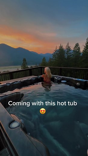 Breathtaking Views of Washington in a Cozy Airbnb Cabin