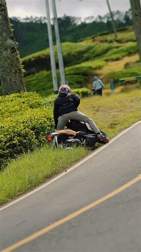 𝗦𝗞𝗬𝗠𝗢𝗢𝗡 𝗠𝗘𝗗𝗜𝗔 on Instagram: "Semoga aman aman aja buat aa nya 🥺🤲 ada yang tau nincak apa ? 🧐 . #sunmoriciwidey #ciwidey #sunmoriciwideyid #sunmoribandung #sunmori #sunmoriindonesia #rancabali #beatkarbu"