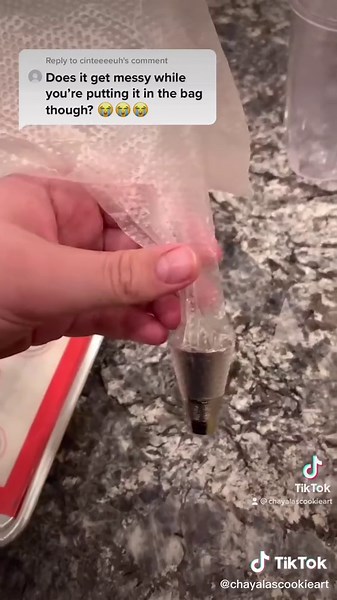 Repost! #pastrybag #pastrybagtutorial #baking #bakingtutorials #bakingtips #tiplesspastrybag #fyp #bakersoftiktok #bakinghack #hack