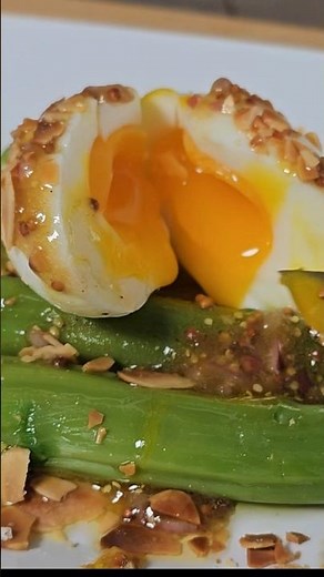 Perfect soft-boiled egg = 6 min ⏱️