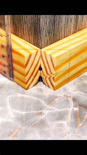 Woodworking method aligning miter joint through precise measurement"