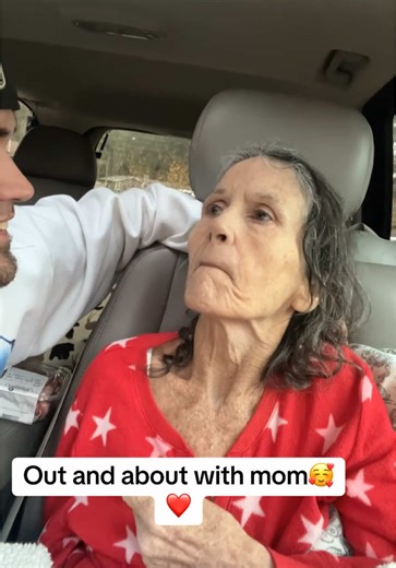 Mom and I hope you all have a fantastic day❤️🥰 #dementiaawareness #dementia #love #caregiver #mom #son #family #familycaregiver