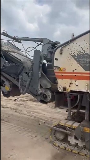 Wirtgen W 1900 cold milling machine