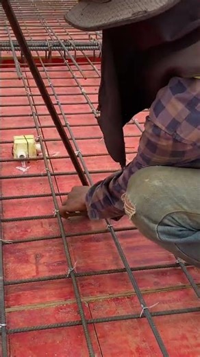 Insert concrete spacer for bottom slab rebar. #shorts #construction #siteoffice #building