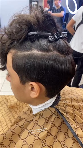 First time ever doing a tutorial will get better with time #undisputedCutzBarbershop#fyp#barbers#dropfade#whalseniors#youngbarber#crispy#chicago#blowup#viral#grind#motivation#consistency#dedication#1ye~ | Howard Hendrix