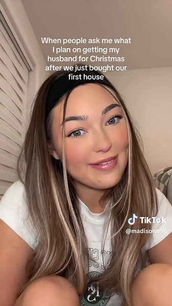 just put a bow on my head cause im the best gift around