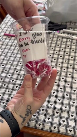 Quick classroom valentine exchange gifts 🤍❤️ #valentinesday #classroomvalentines #peanutfree