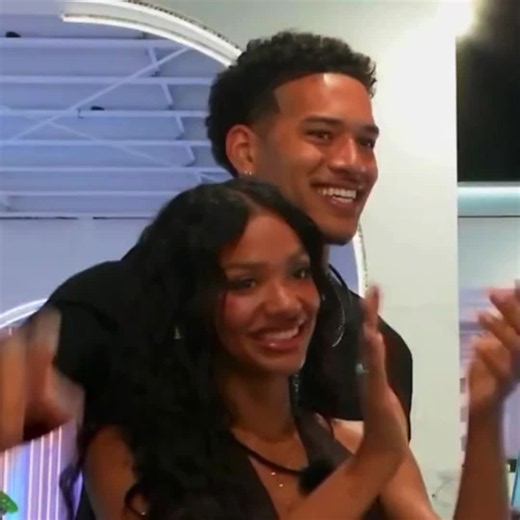yall they look so good together #melanieloveisland #corbinloveisland #loveisland