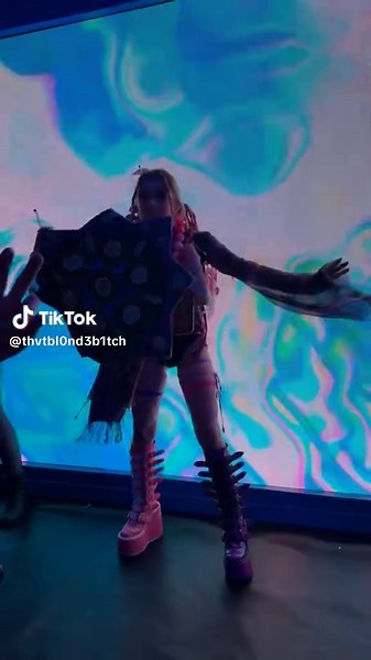 I wanna go back so bad 😫 #edco #electrolit #trippysquid #xtaintedthreadsx #untilnextyear