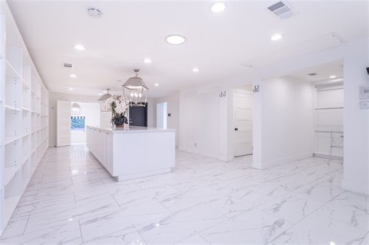 6017 Melrose Ave, Los Angeles, CA 90038 - Retail for Sale | LoopNet