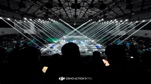 Sân đánh bóng bàn mà tưởng đâu sân khấu concert hay sàn bar không đó. #wangchuqin #sunyingsha #pingpong #viral #xuhuong