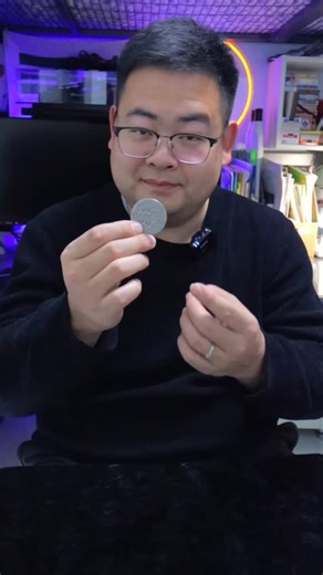 Loong on Instagram: "Coin tricks！tutorial#magictricks"