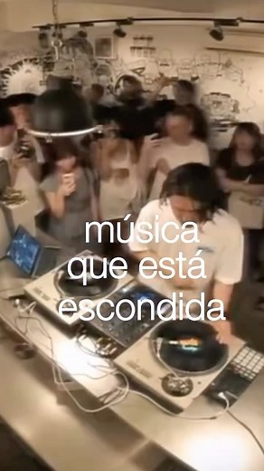 archivo909 on Instagram: "Encontrar música es toda una misión: Cómo armar playlists curadas como tu amigo más cool Otra cuenta buena donde descubrí música — @quecantaste Vayan a tocar pasto también . . #music #rock #rockindie #indiemusic #playlists #artists #artist #newartist #musicfind"