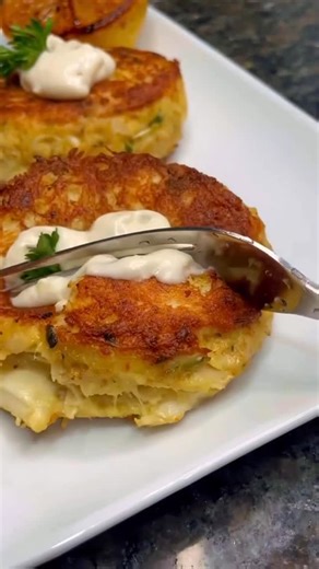 BrassCuisineSpicesLLC ®️ on Instagram: "Jumbo Crab Cake Tutorial Y’all, These were some of THE BEST Crab Cakes I’ve ever eaten or made! I mean, they were giving 5 star restaurant vibes 👏🏾👏🏾👏🏾 Crab in every bite, moist and flavorful 🤤 I can’t wait to prepare these again as this is a repost but I wanted to make sure you had the full tutorial just in case you wanted to make them today. I used the following from my collection 🫒Lemon Fla