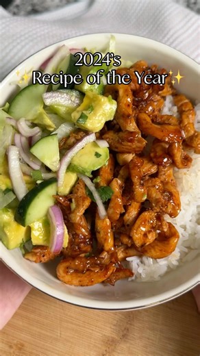 Valeria Mercado on Instagram: "This HONEY - LIME chicken was one of the MOST viewed recipe in 2024, with over 5M views here and over 17M views on TT 🥰 it is the perfect weeknight dinner to add to your rotation✨ Ingredients: 1 chicken breast thinly sliced Seasoned with: Paprika Chili powder Salt & pepper 1 lime juiced 2 tbsp honey For the Cucumber & Avocado Salad: 1/2 cucumber quartered 1 avocado cubed 1/2 red onion sliced 1 tbsp honey Salt & pepper to taste 1 lime juiced Cilantro minced 