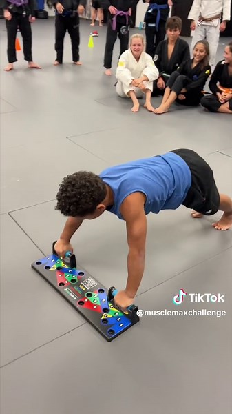 Replying to @xdot___xdot This kid is the next Mike Tyson! 😳🐐 #fyp #foryoupage #musclemax