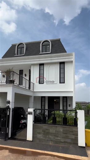 Rumah dengan Luas bangunan 333m2 serta Luas Tanah 200m2 ini dibangun kurang lebih satu tahun. Dirancang bersama sang pemilik, sehingga selain nyaman juga punya karateristik yang unik. Perencanaan & pembangunan proyek? konsultasi soal kontruksi dan desain interior dari konsep hingga realisasi? klik link di bio, kami follow up. #arcanadigdayautama #designandbuild #buildyourhome #designinterior #fyp