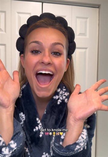 get to know me 💛💛 SO HAPPY Y’ALL ARE HERE! #gettoknowme | Get To Know Me Slideshow