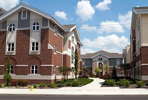 The Pros and Cons of On-Campus Housing for Community College - CommunityCollegeReview.com