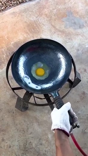 this is a nonstick wok. because iron is reactive, it forms a protective layer of iron oxide during use #foodies (via @findawok )