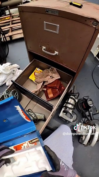 Dumpster diving for a locked vault with hidden Relics 😲 🔧 🔨! #dumpsterdiving #tools #fyp #tool