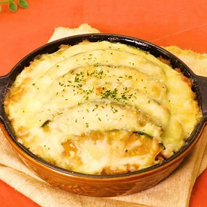 レンチンして重ね焼き！ かぼちゃのミートグラタンのレシピ動画・作り方 | デリッシュキッチン