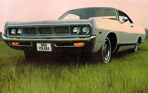 Dodge Polara et Monaco 1969-73 : cernées de tous les côtés