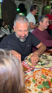 PREPARATE LA VOCE PERCHÉ NE AVRETE BISOGNO 🤩🎤 📍Via di Mezzocammino 92a Roma ☎️ 06.52370025 #lalocandaroma #venerdì #cenaspettacoloroma #karaoke | La Locanda