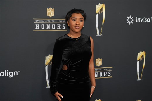 "Classless behavior," "Incredibly unprofessional": NFL fans slam reporter Janerika Owens' questionable outfit at Seahawks media day