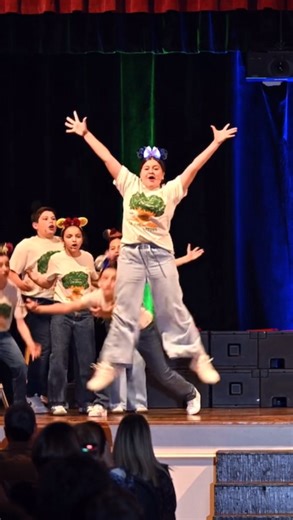 Fiol Studio on Instagram: "SOMEONE SAID DECEMBER & WE TOOK THAT PERSONALLY. WATCH THE FULL SHOW ON OUR WEBSITE — IT’S EVEN BETTER IN ACTION 🎬 [ It’s time, Mariah Carey, Christmas is Here, Dancing, Theatre Kid ] #itstime #mariahcarey #alliwantforchristmasisyou"