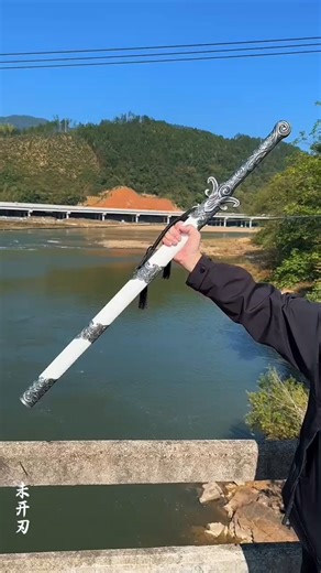 🔥 This Sword Can Slice Through Anything! ⚔️