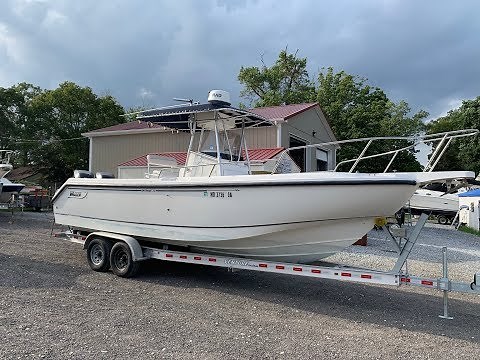 2001 Boston Whaler 26 Outrage