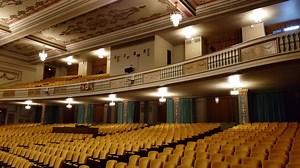 The historic Hibbing High School Auditorium Wes' Plumbing & Heating/Bun Lounge 92 Forever RACEWEEK • 9/3/19 Psycho Billy reporting LIVE on the Minnesota Iron Range! For the second consecutive year, I have toured the Hibbing High School. You see, the auditorium was closed for remodeling during the Labor Day Shootout last year. I gave PBC'S good friend, Bob Kearney a phone call and he obliged me with another tour. Here is a timeline of how Hibbing High came to be. • July 10, 1918 Motion made to au