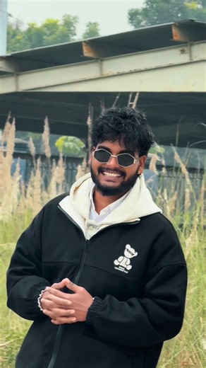 Sohan Singh on Instagram: "Tag Kar do guys 🧿😄 #rappersohan #roastersohan #pawansingh #khesarilalyadav #explore"