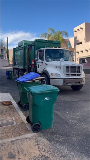 Waste Management Freightliner ZR 105361 on Recycle #shorts