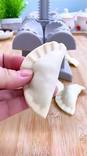 Automatic dumpling mold making machine