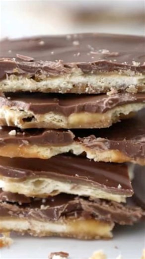 8.7K views · 19 reactions | 癩SALTINE TOFFEE BARK癩You can make this Saltine Cracker Toffee recipe in fifteen minutes with just four ingredients!#saltinetoffee #saltinetoffeebark #toffee #dessert #yum | Pretty Providence | Facebook