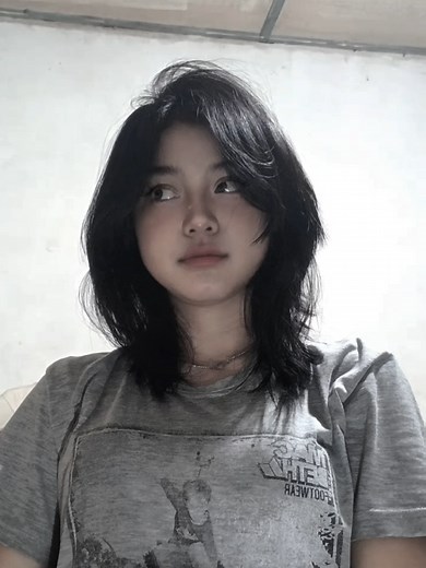 Mastering the Wolf Cut Technique for Stylish Hair