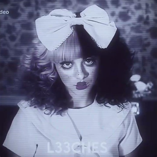 #melanieadelemartinez || I actually did an intro for once￼