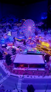 Le plus grand parc miniature de France ! 😱✨ @miniworld.lyon c’est le pari (réussi) de Richard : créer en France le plus grand parc miniature, inspiré par une simple idée de diorama de Noël avec sa fille. Ville de Lyon, Côte d’Azur, mondes imaginaires : tout est là, en version mini mais en épanouissement XXL. À visiter absolument si tu veux t’évader sans bouger ! 💙 📍Pôle du Carré de Soie, 3 Av. de Bohlen, Vaulx-en-Velin #miniatures #miniaturesofinstagram #miniworld #miniworldlyon #activitéenfa