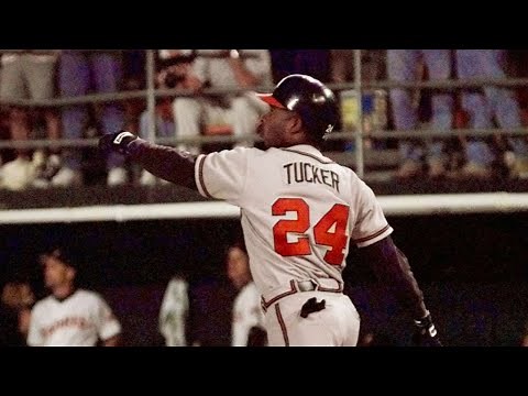 1998 NLCS Gm5: Tucker hits a go-ahead three-run homer