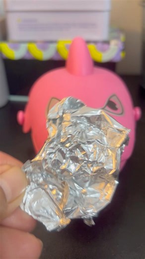 Angry shark eat it aluminum foil #aluminalum #asmrsounds #satisfying #viralshort #shortvideo