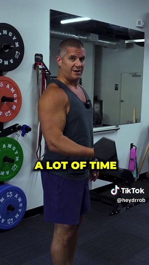 Do this to prevent tearing your bicep tendon❗️ 🏋🏻As we age, our tendons actually degenerate. Something simple like a bicep curl could actually cause you to tear your bicep tendon. This doesn’t have to be the case though! If you take care of your tendons and do things like I’m showing here, you’ll have nothing to worry about! 💪🏼Code ‘DRROB’ will get you 10% Off @transparentlabs entire website! 🙋🏻‍♂️Questions? Please leave them in the comments and Dr. Rob will help! #biceps #bicepcurls #work