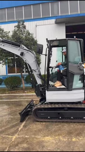 China mini excavators:The customer visits the factory for test run #excavator #digger #loader #excavators #diggers #miniexcavator #minidigger #minipelle #minidiggers #tractor #excavatorsforsale #earthmoving #earthmover #excavatorattachments #attachment #excavatorattachment #electricexcavator #batterypowered #newenergyexcavator #backhoe #forklift #slewingbearing #hydraulicmotor #rotarytableslewingsupport #excavatorpartshop #hydraulic #lawn #lawnmower #mower | China Mini Excavators