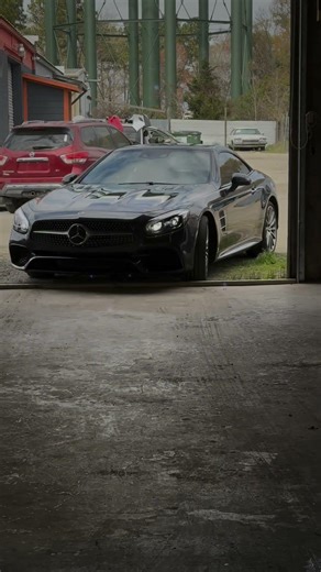 Mercedes-Benz pull out looking amazing