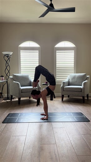 split > stag > scorpion - finding balance between strength and flexibility #yoga #handstand #balance #scorpion