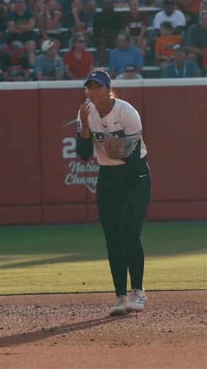Landing in your pre-pitch position athletically and on time allows your eyes to process information and make an efficient first move. On this play: shortstop lands, reads, pushes off the right, drop steps with the left, angles back to create the hop, secures the ball, and finds rhythm around the base to touch and throw. 🎥: @ou_softball .⁣ .⁣ .⁣ .⁣ .⁣ .⁣ #softball #softballgame #softballislife #softballplayer #sports #repost #infield #infielder | Coach Steinman