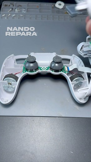 7.8K views · 138 reactions | Así se cambian los joystick del mando 8BitDo SN30 Pro Plus Nando Repara #8bitdo #sn30 #gamepad #mando #joysticks #reparar #fix #diy #retro #gaming #gamingcommunity #emulator #snes #nes #gamecube #tutorial #palancas #Bluetooth #puertorico | Nando Repara | Facebook