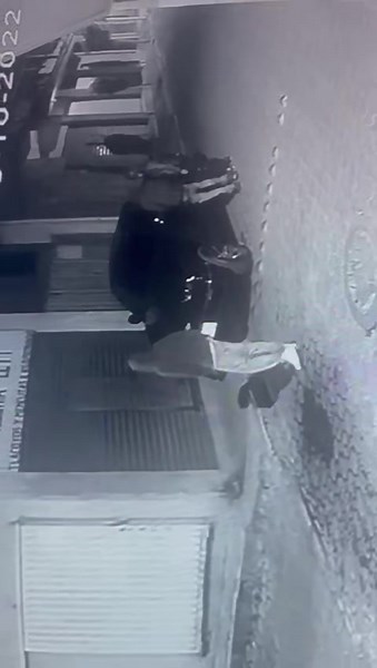 Roban camioneta en Totolac La unidad Chevrolet Silverado 1998, color negro, con placas LF51924 y número de serie 1GBKC34JXWF048927, fue hurtada mientras se encontraba estacionada en calle Zitlalpopocatzi esquina con San Bartolomé, en la comunidad de La Trinidad Chimalpa, a un costado de la presidencia. Los hechos ocurrieron este martes entre las 4:30 y las 5:10 horas. | Cuarto De Guerra Tlaxcala