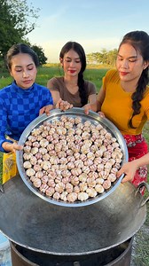 311K views · 3.1K reactions | How crispy garlic with egg recipe | Primitive Art | Facebook